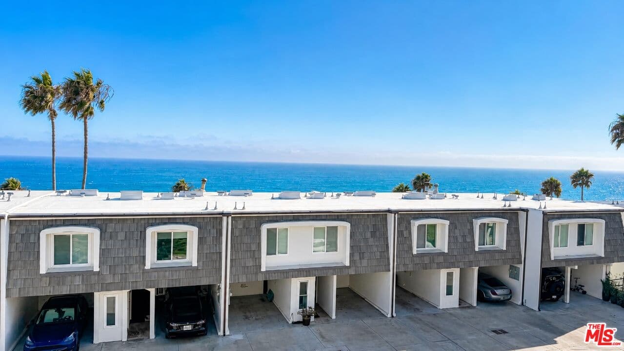 2 bd, 2 ba Condo in Malibu, CA — $5,400/mo — photo 2