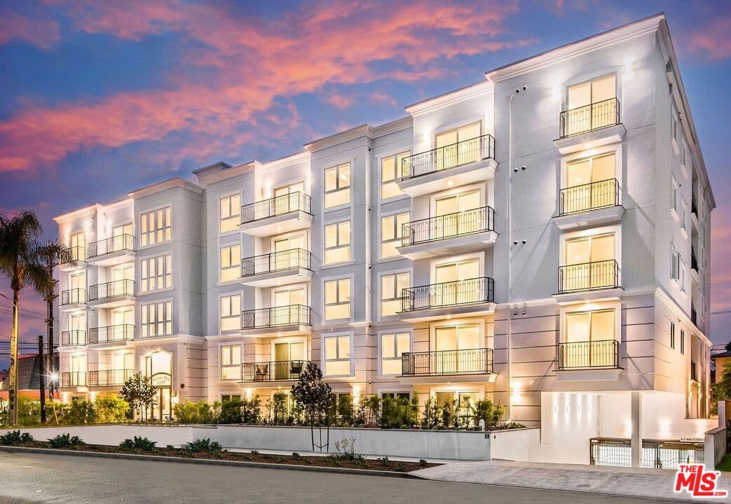2 bd, 2 ba Apartment in Los Angeles, CA — $4,950/mo — photo 1