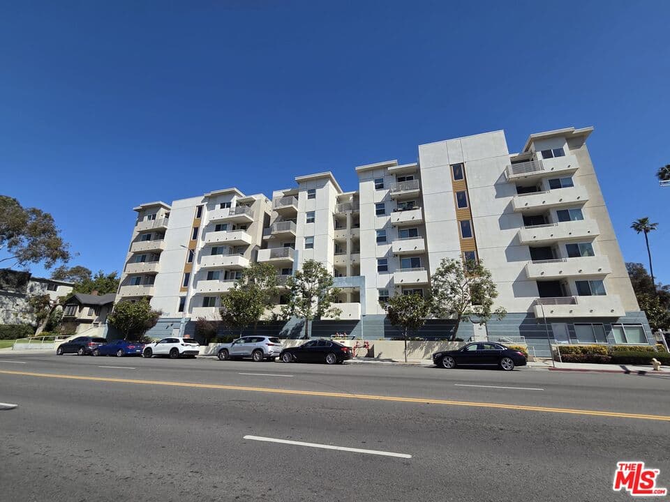 3 bd, 2 ba Condo in Los Angeles, CA — $3,700/mo — photo 1