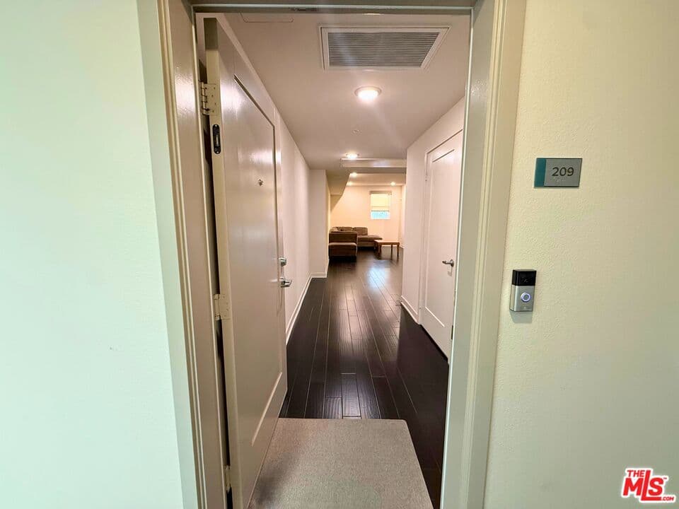 3 bd, 2 ba Condo in Los Angeles, CA — $3,700/mo — photo 2