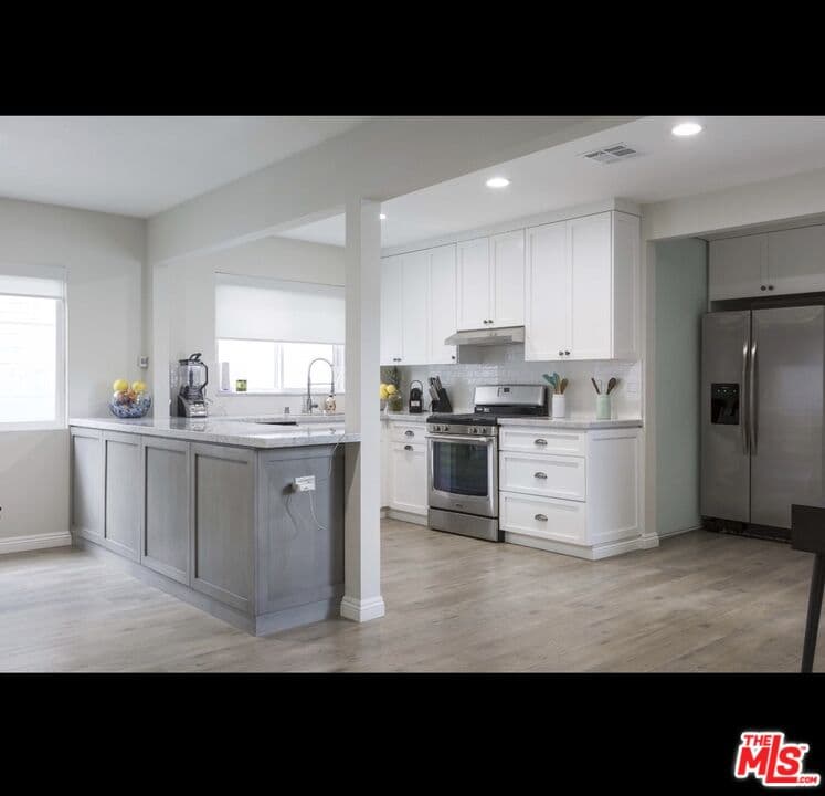 4 bd, 3 ba House in Valley Village, CA — $7,100/mo — photo 2