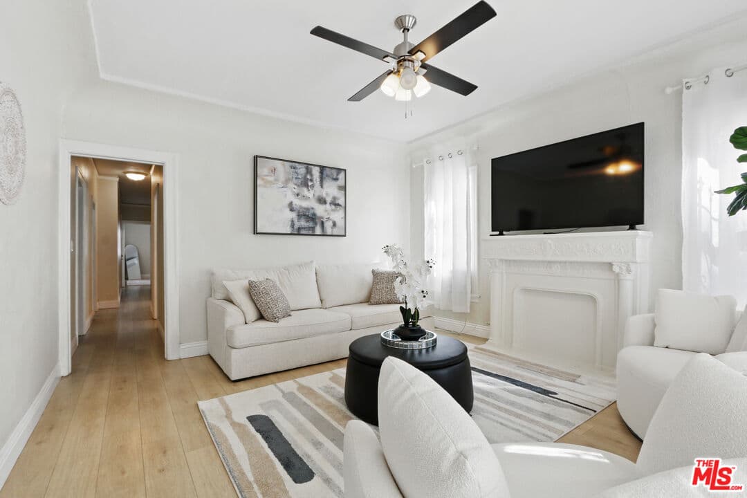2 bd, 1 ba Apartment in Los Angeles, CA — $3,200/mo — photo 2