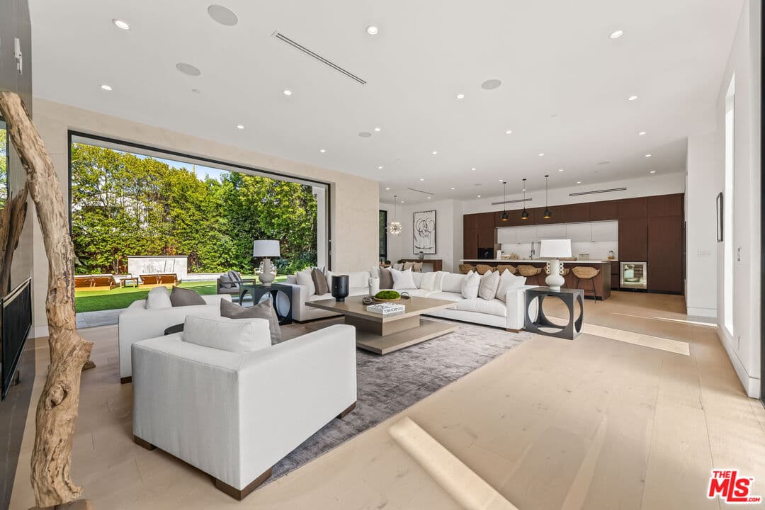 6 bd, 8 ba House in Los Angeles, CA — $49,000/mo — photo 2