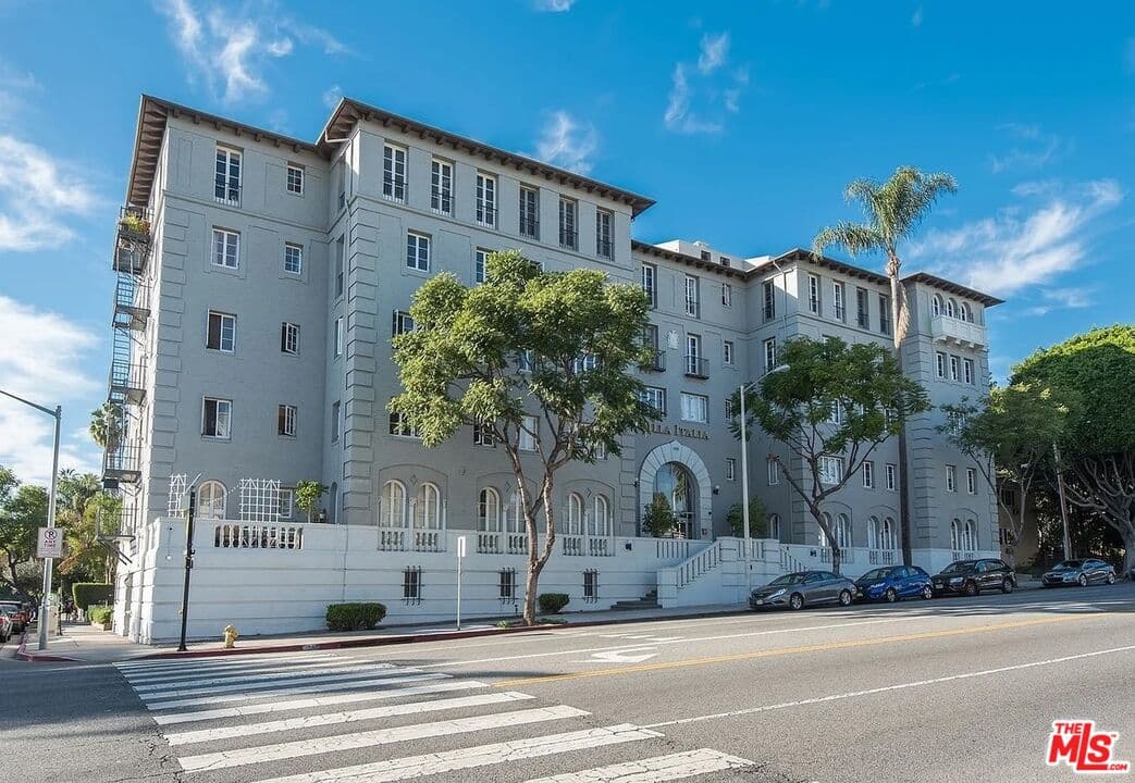 1 bd, 1 ba Townhouse in West Hollywood, CA — $2,595/mo — photo 2