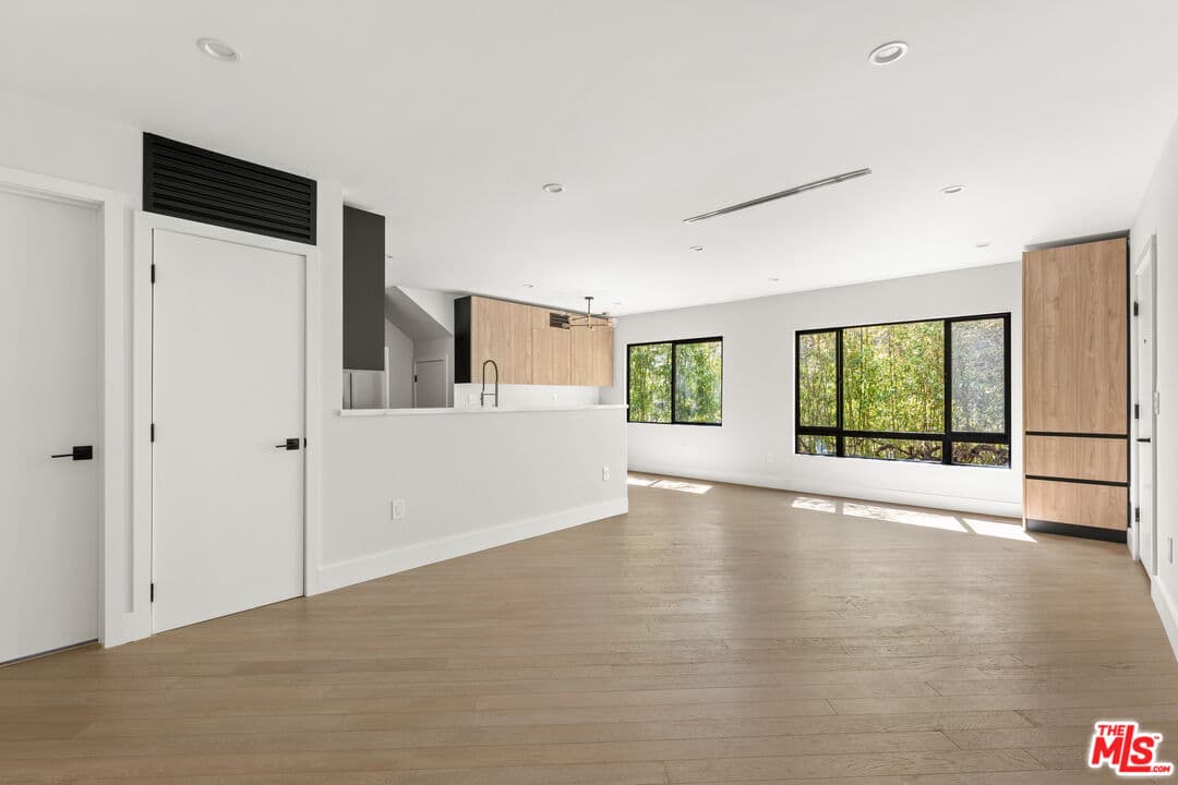 3 bd, 2 ba Condo in Los Angeles, CA — $3,950/mo — photo 2