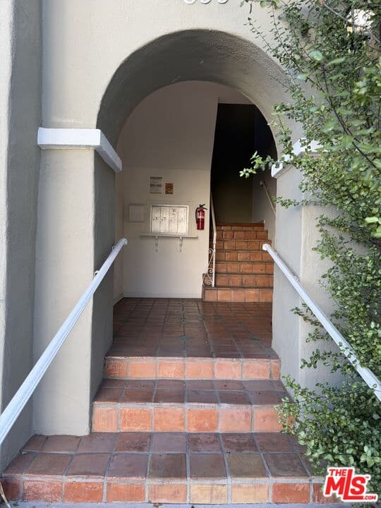 2 bd, 1 ba Condo in Los Angeles, CA — $3,500/mo — photo 2