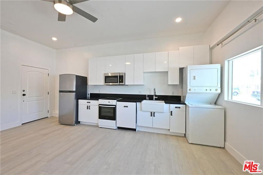 3 bd, 2 ba House in Los Angeles, CA — $3,997/mo — photo 2