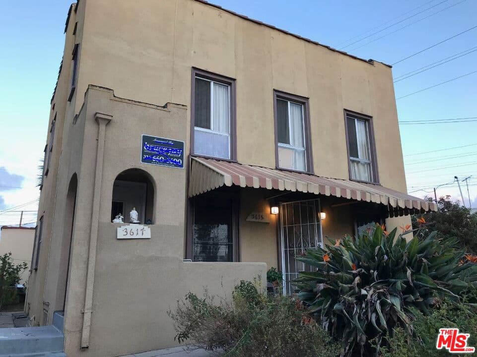 1 bd, 1 ba Townhouse in Los Angeles, CA — $2,575/mo — photo 1