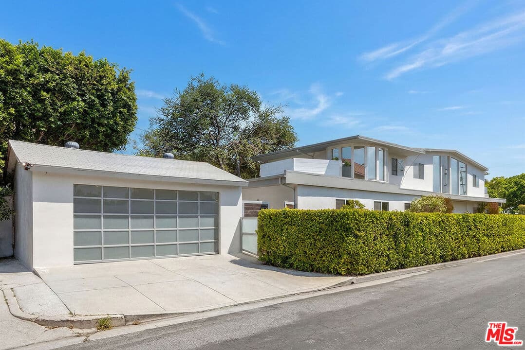 5 bd, 5 ba House in Valley Village, CA — $11,995/mo — photo 1