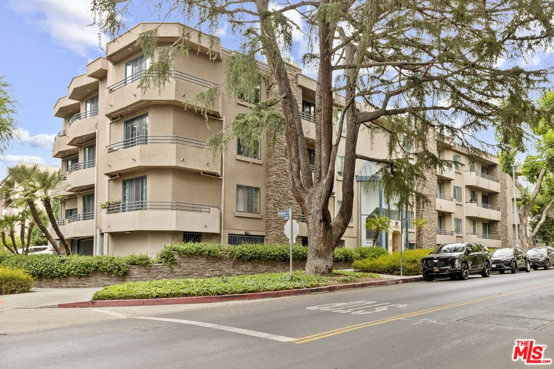 2 bd, 2 ba Condo in Sherman Oaks, CA — $4,400/mo — photo 1