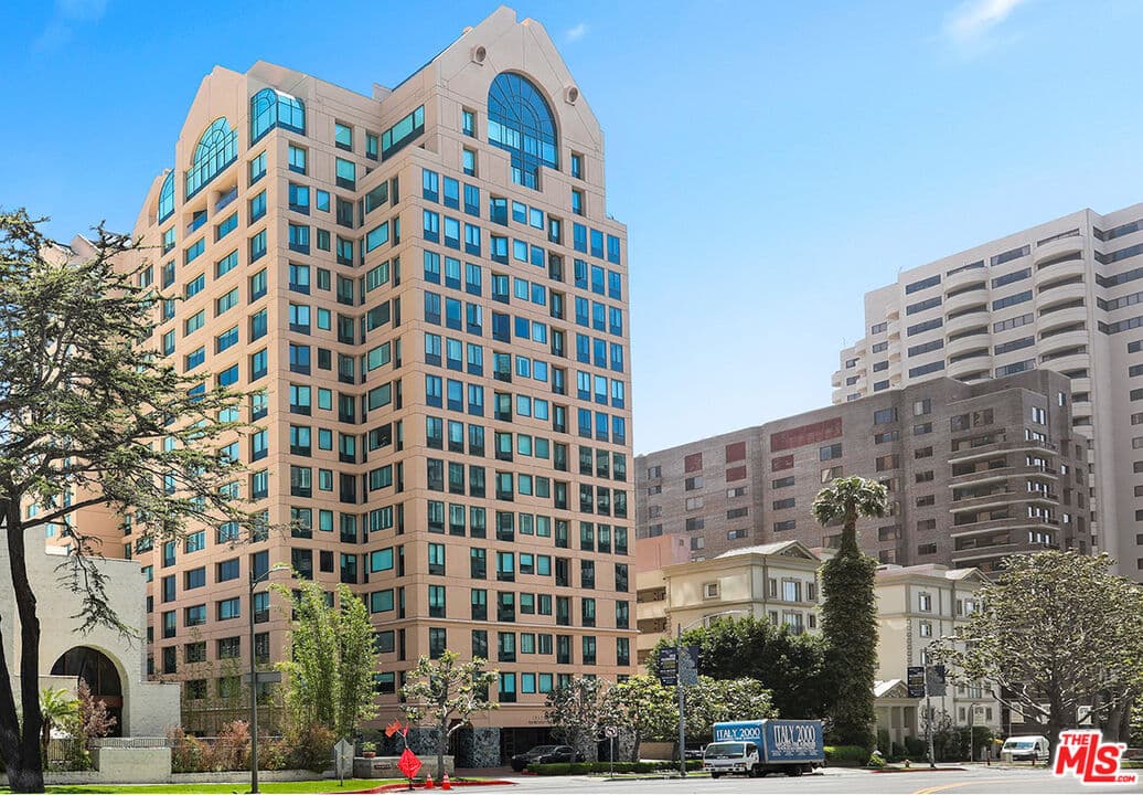 2 bd, 2 ba Condo in Los Angeles, CA — $5,600/mo — photo 1