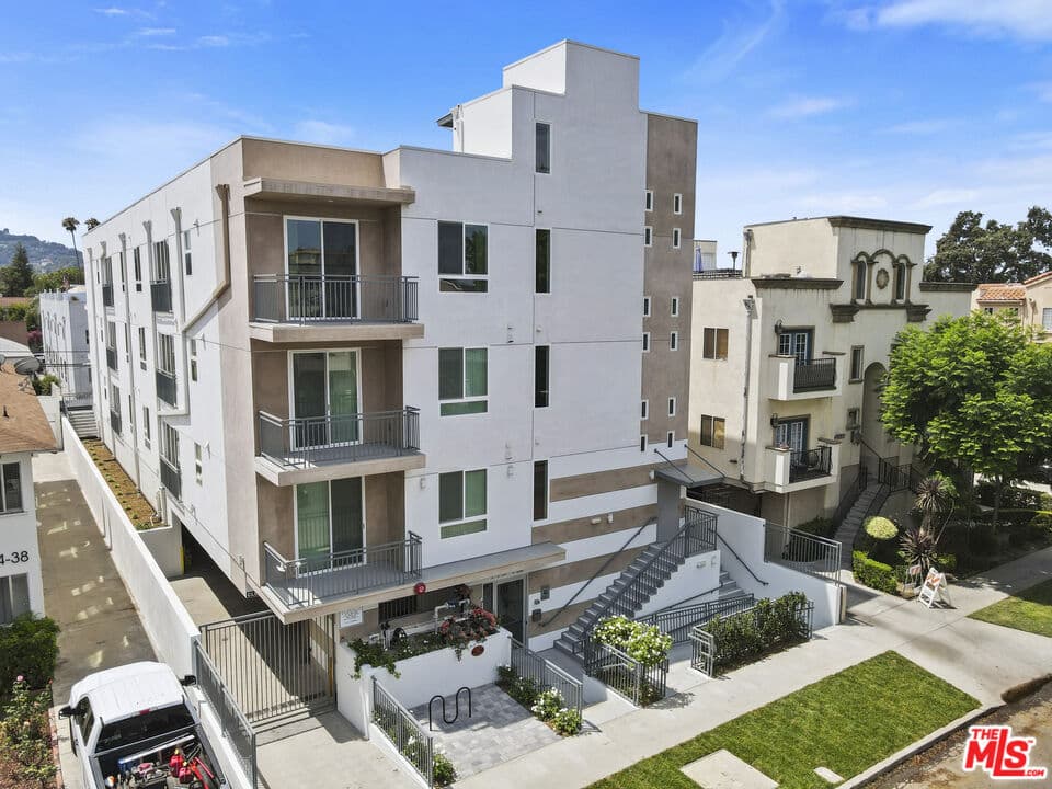 3 bd, 2 ba Condo in North Hollywood, CA — $3,390/mo — photo 1
