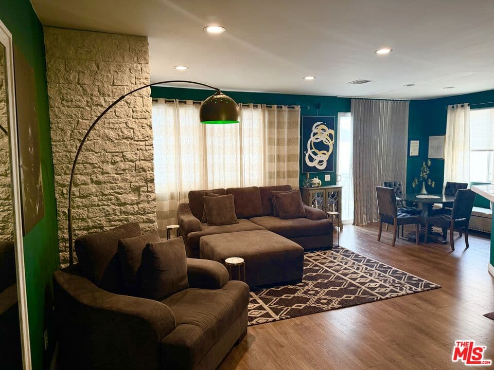 3 bd, 3 ba House in Pacoima, CA — $3,900/mo — photo 2