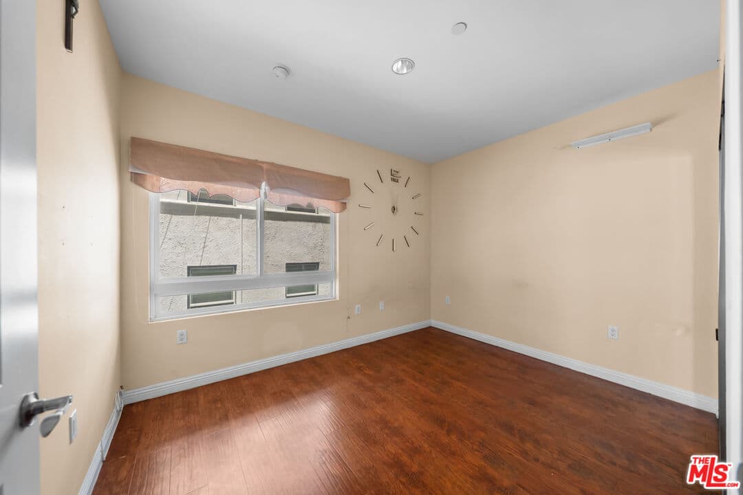 2 bd, 2 ba Townhouse in Los Angeles, CA — $3,000/mo — photo 2