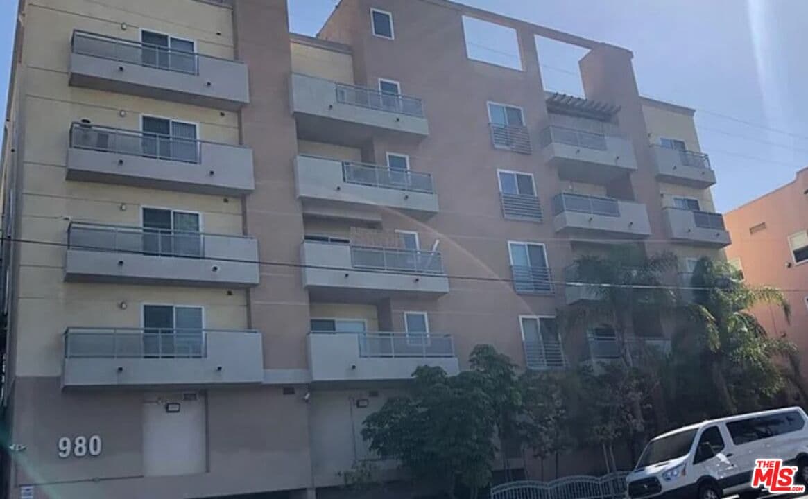 2 bd, 2 ba Townhouse in Los Angeles, CA — $3,000/mo — photo 1