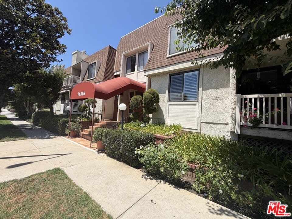 2 bd, 2 ba Condo in Los Angeles, CA — $3,350/mo — photo 1