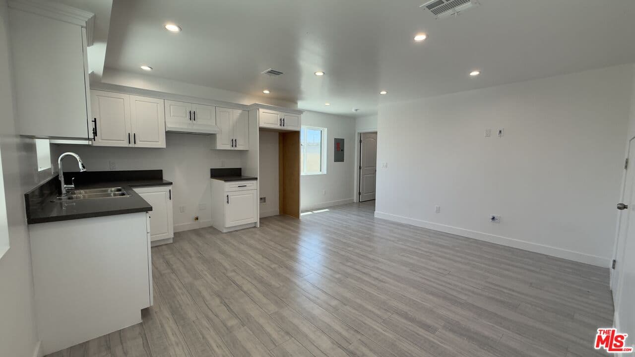 3BR Townhouse in Los Angeles β $3,400/mo