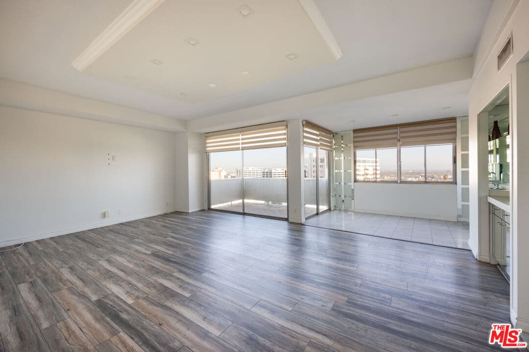 2 bd, 2 ba Condo in Los Angeles, CA — $4,950/mo — photo 2