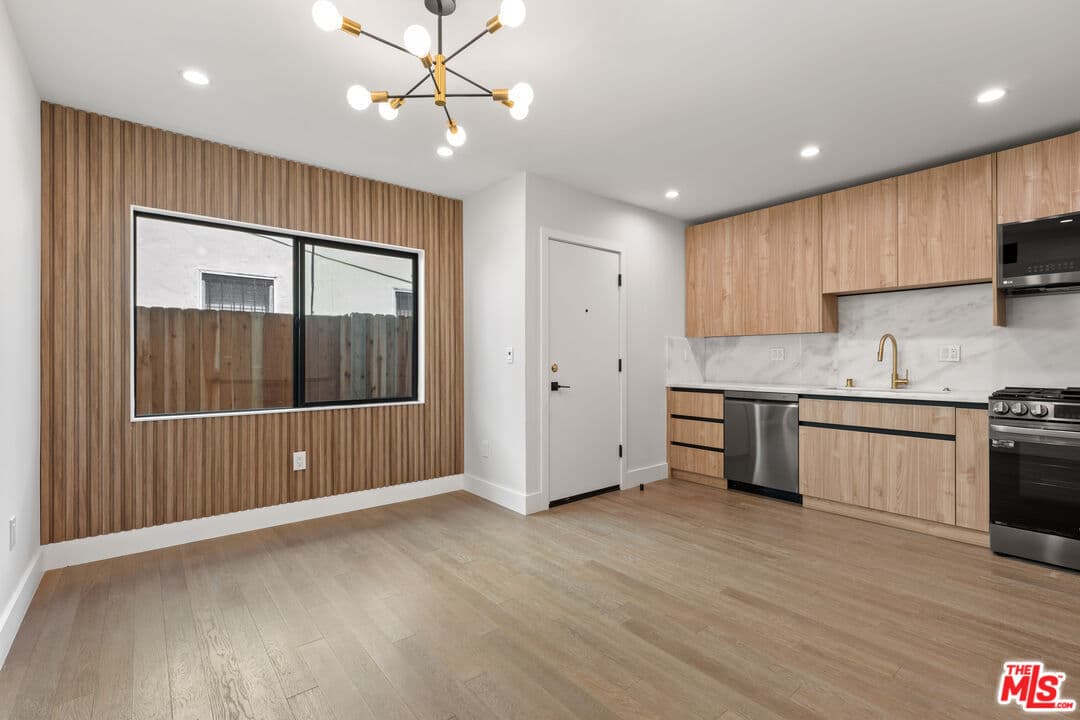 3 bd, 2 ba Condo in Los Angeles, CA — $4,300/mo — photo 2