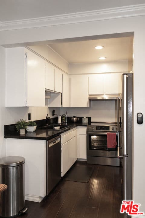 2 bd, 2 ba Condo in Culver City, CA — $3,100/mo — photo 2