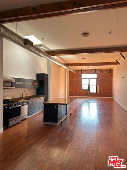 1 bd, 1 ba Apartment in Los Angeles, CA — $3,231/mo — photo 1