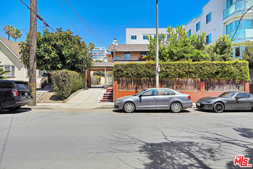 2 bd, 3 ba Townhouse in Los Angeles, CA — $2,950/mo — photo 1