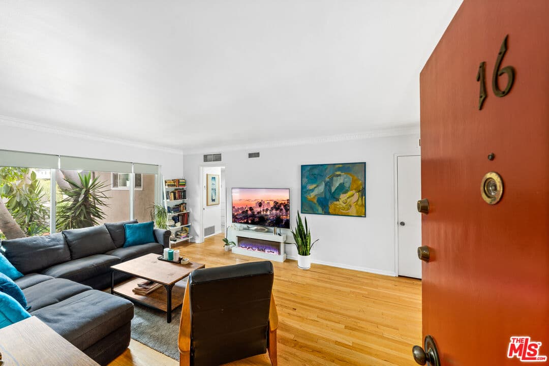 2 bd, 2 ba Condo in West Hollywood, CA — $4,300/mo — photo 2