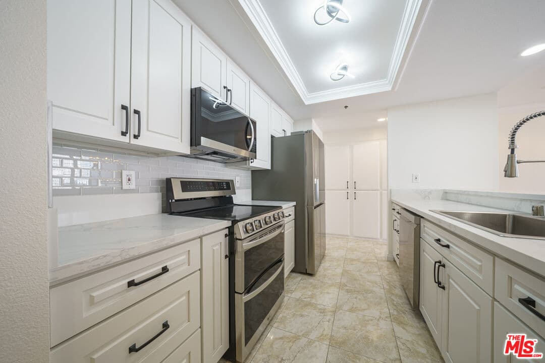 2 bd, 2 ba Condo in Los Angeles, CA — $4,500/mo — photo 2
