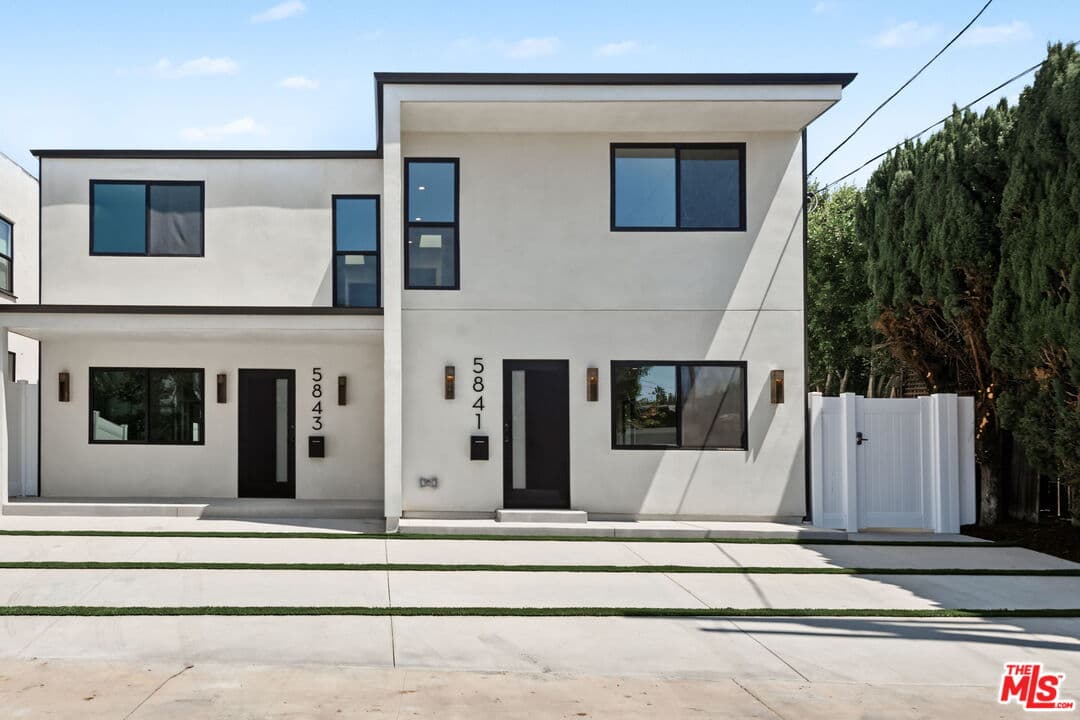 2 bd, 3 ba Townhouse in Los Angeles, CA — $5,450/mo — photo 2