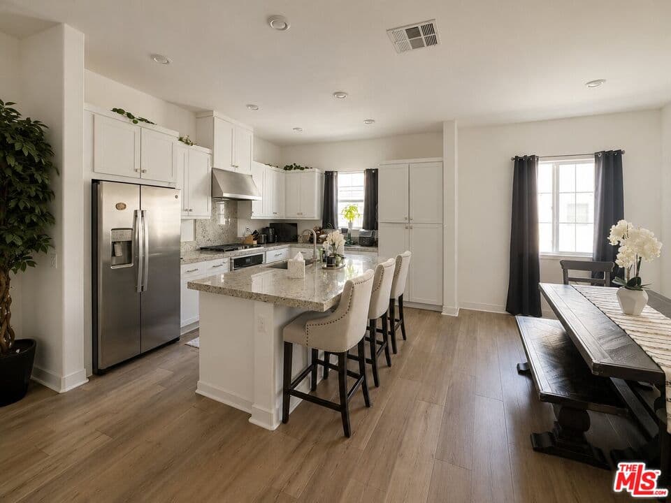 2 bd, 3 ba Townhouse in Valencia, CA — $3,500/mo — photo 2