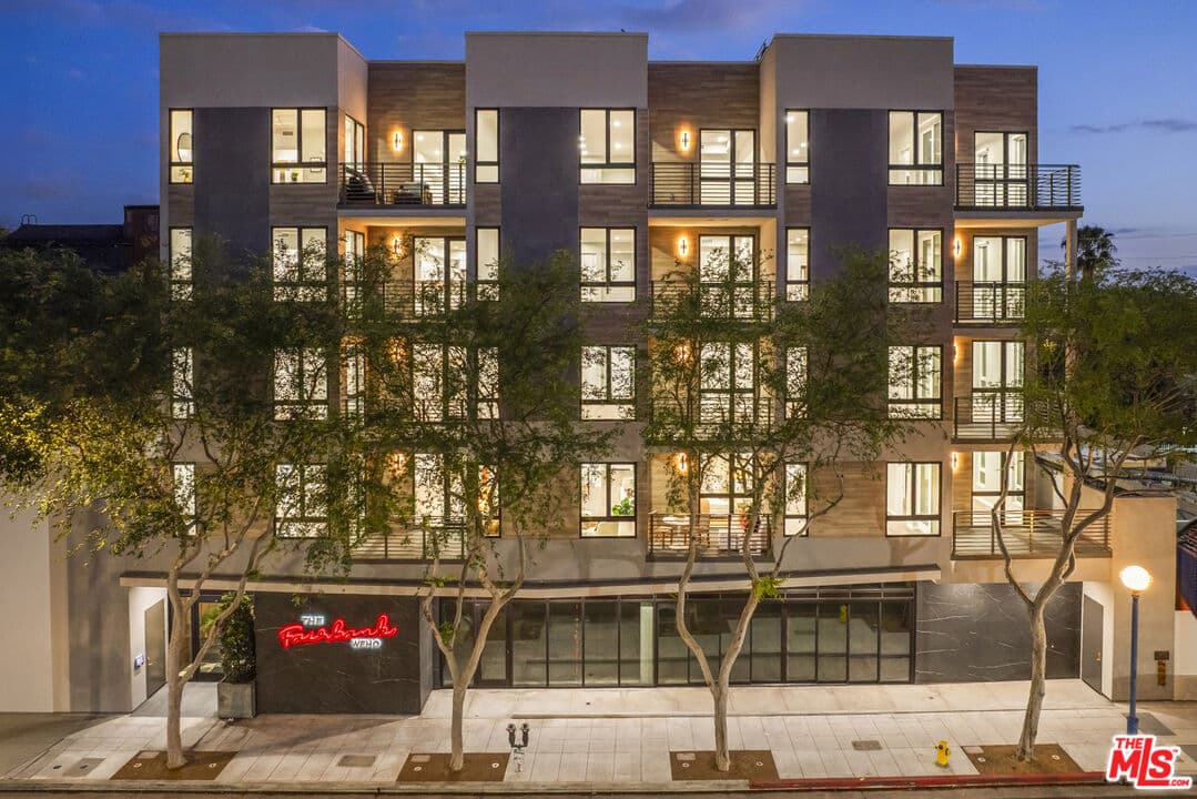 2 bd, 2 ba Townhouse in West Hollywood, CA — $4,995/mo — photo 2