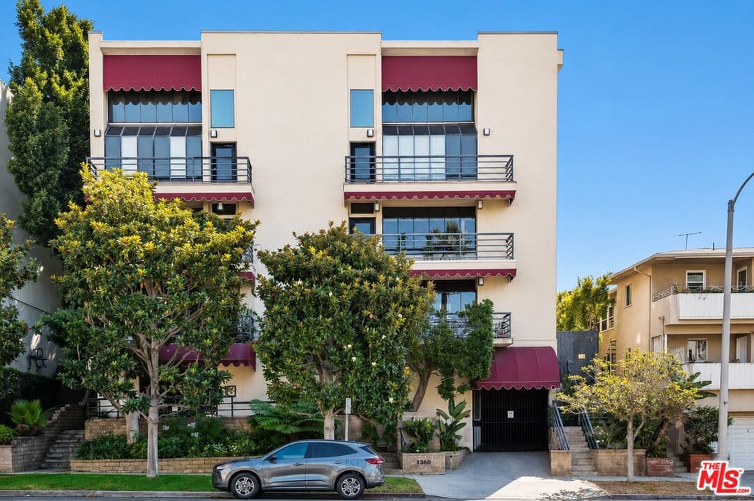 3 bd, 5 ba Condo in Los Angeles, CA — $15,000/mo — photo 2