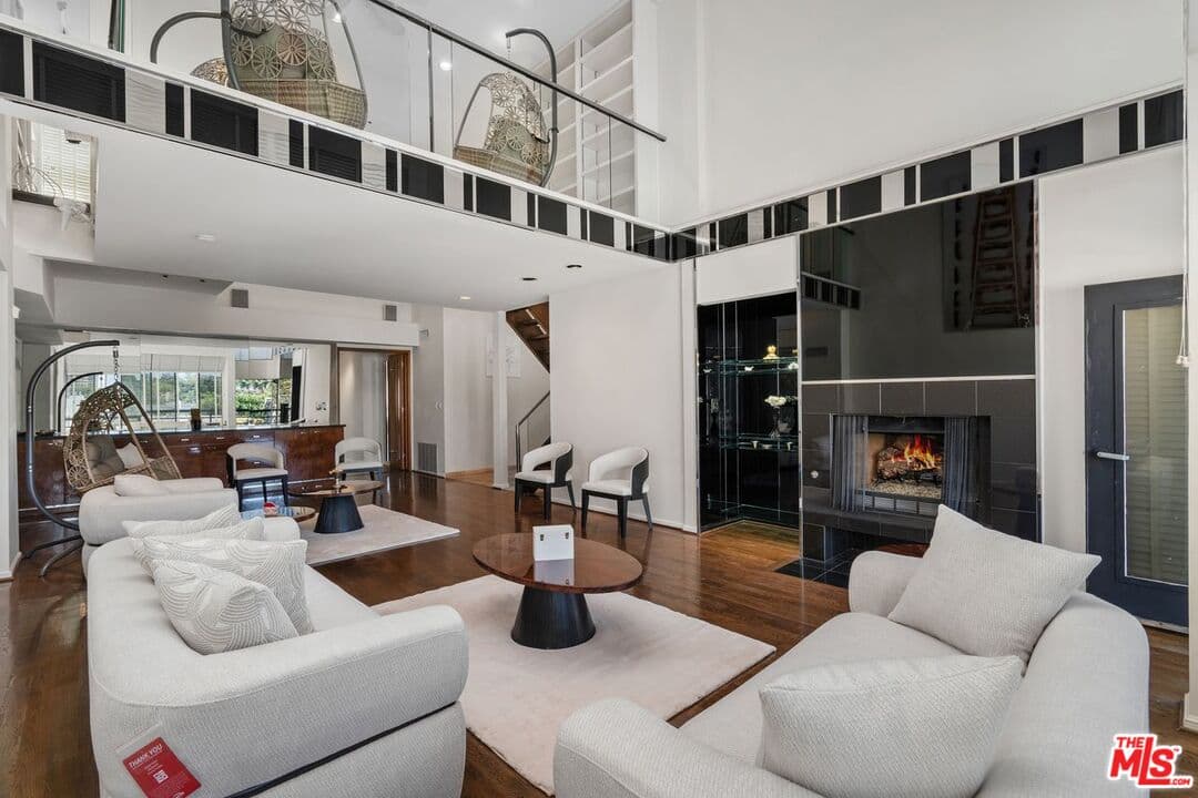3 bd, 5 ba Condo in Los Angeles, CA — $15,000/mo — photo 1