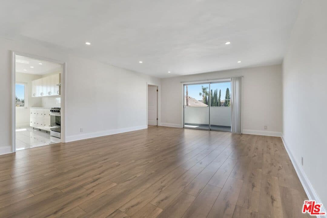 3 bd, 2 ba Apartment in Los Angeles, CA — $4,145/mo — photo 2