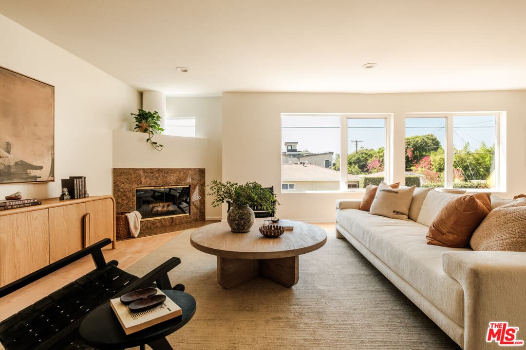 3 bd, 3 ba Townhouse in Los Angeles, CA — $9,000/mo — photo 2