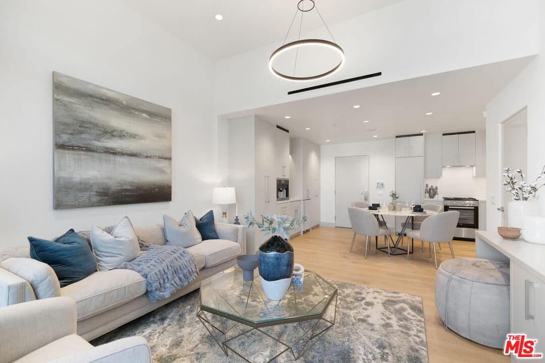 1 bd, 1 ba Apartment in Los Angeles, CA — $4,695/mo — photo 2