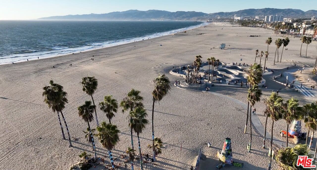 1BR Townhouse in Venice β $2,798/mo