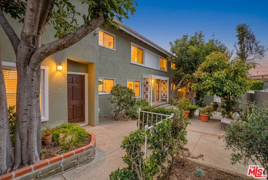 Studio, 1 ba Townhouse in Pacific Palisades, CA — $1,800/mo — photo 1