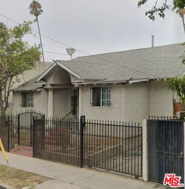 2 bd, 1 ba House in Los Angeles, CA — $2,500/mo — photo 1