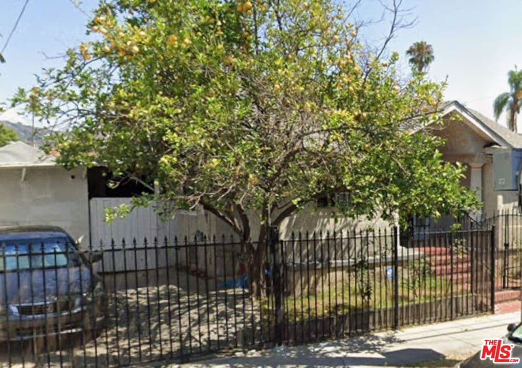 2 bd, 1 ba House in Los Angeles, CA — $2,500/mo — photo 2