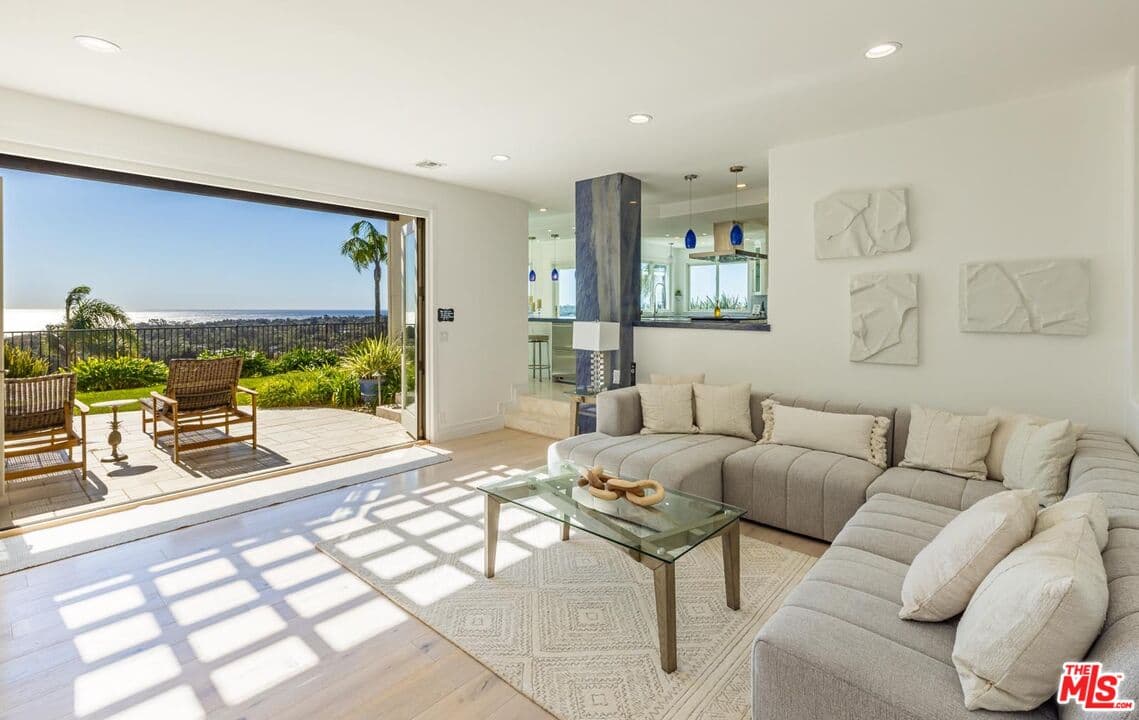 4 bd, 5 ba House in Malibu, CA — $30,000/mo — photo 2