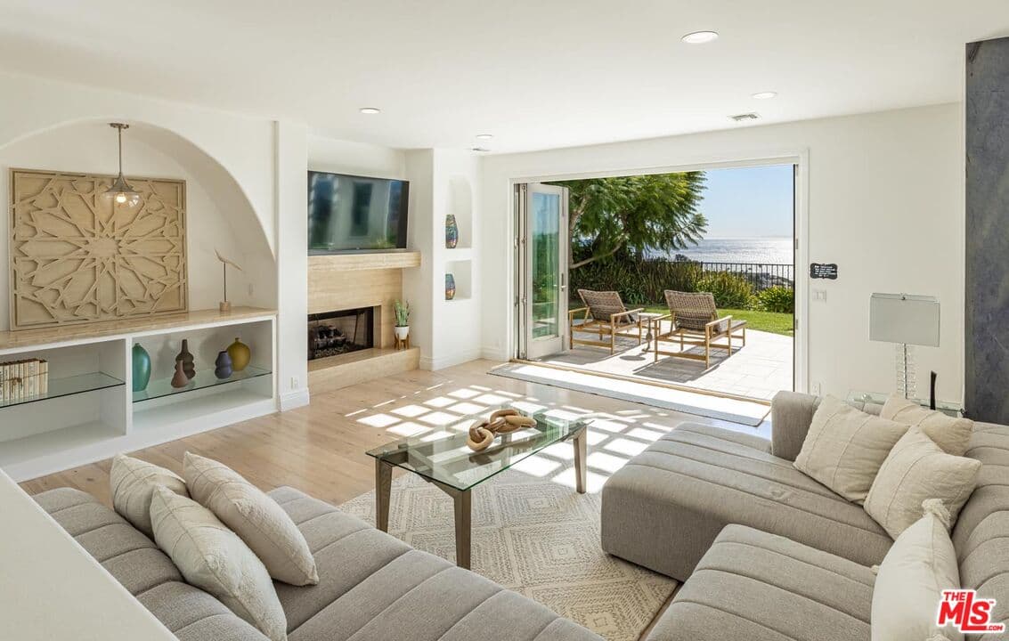 4 bd, 5 ba House in Malibu, CA — $30,000/mo — photo 1