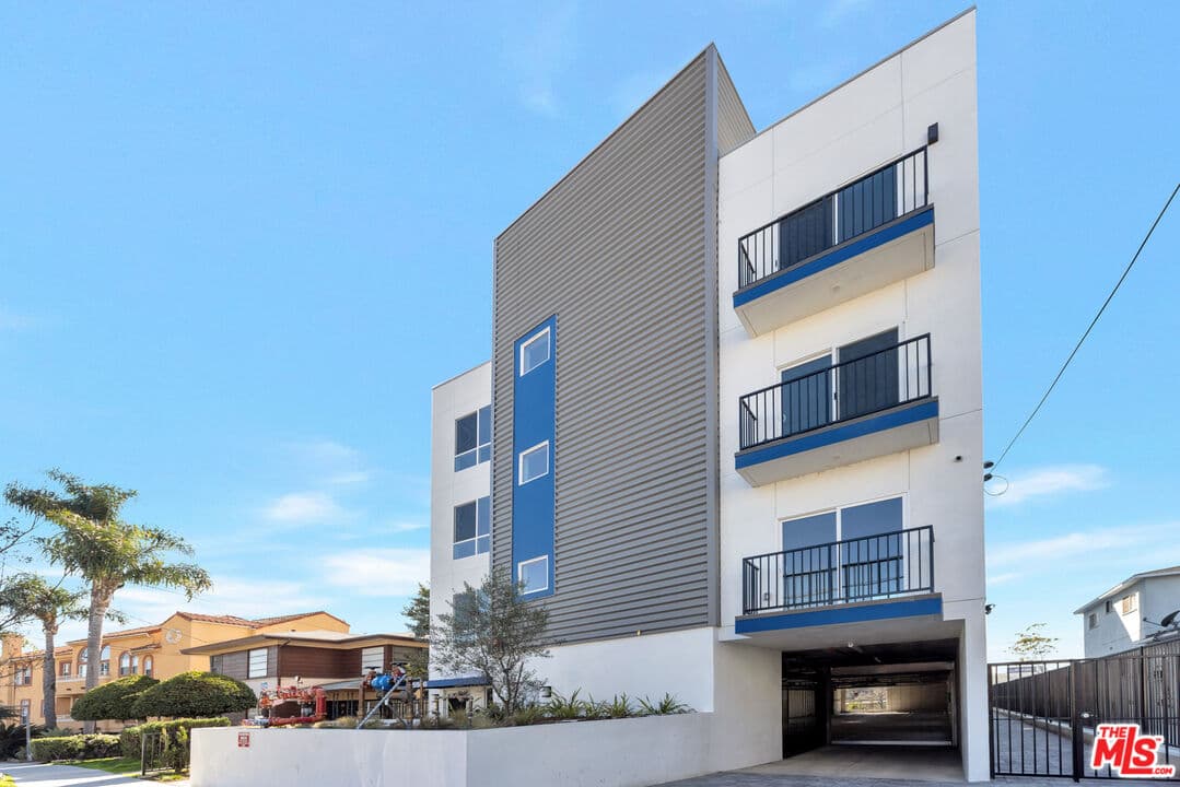 2 bd, 2 ba Apartment in Los Angeles, CA — $3,050/mo — photo 2