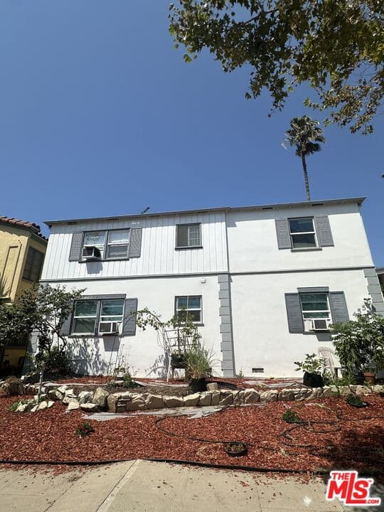 2 bd, 2 ba Apartment in Beverly Hills, CA — $3,150/mo — photo 2