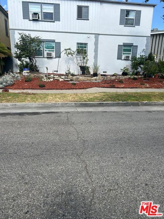 2 bd, 2 ba Apartment in Beverly Hills, CA — $3,150/mo — photo 1