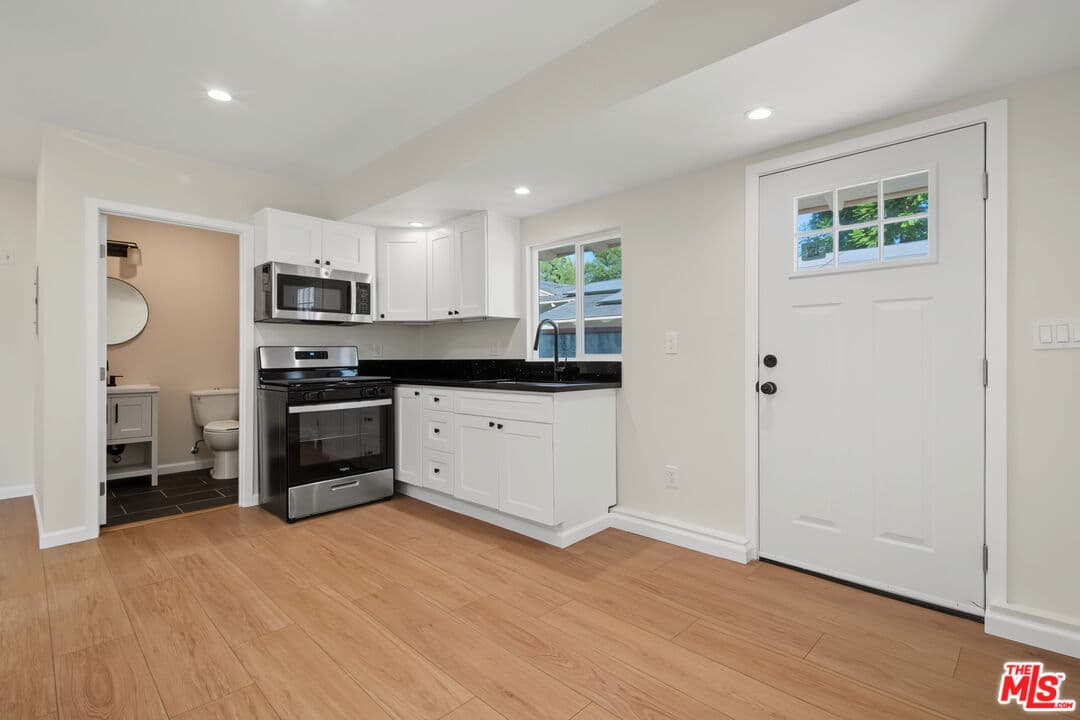 1 bd, 1 ba House in Sylmar, CA — $1,950/mo — photo 2