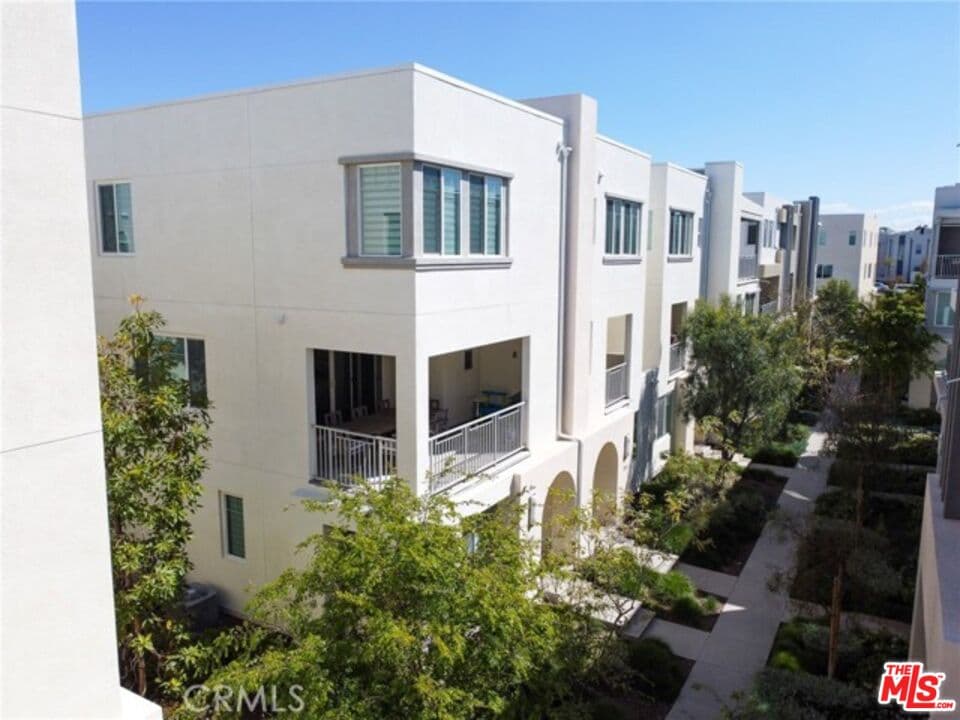 4 bd, 4 ba Condo in Irvine, CA — $5,200/mo — photo 2