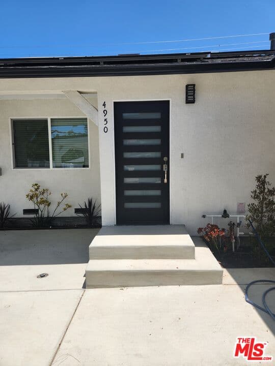2 bd, 2 ba Apartment in Los Angeles, CA — $2,850/mo — photo 2