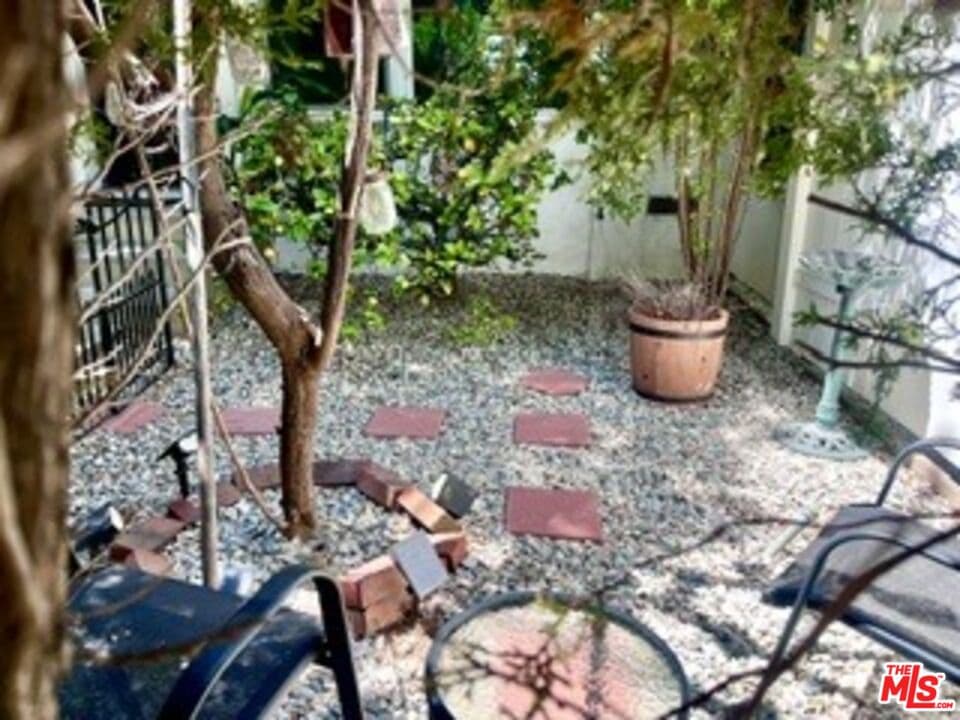 2 bd, 1 ba Townhouse in Los Angeles, CA — $3,595/mo — photo 2
