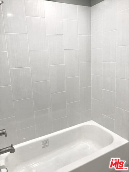 2 bd, 1 ba Townhouse in Los Angeles, CA — $2,990/mo — photo 2